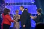 Prof. Barbara Kudrycka, minister Nauki i Szkolnictwa Wyższego, wręcza statuetkę prof. Andrzejowi Czyżewskiemu, fot. TVP1